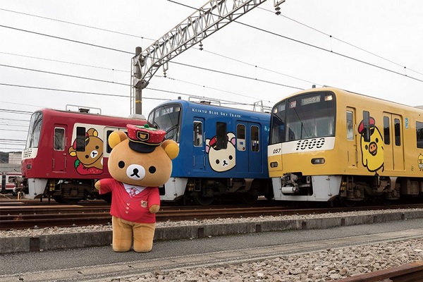京急電鐵與拉拉熊合作推出期間限定週年紀念電車，一登場就吸引眾多粉絲目光。（圖／Dtimes）