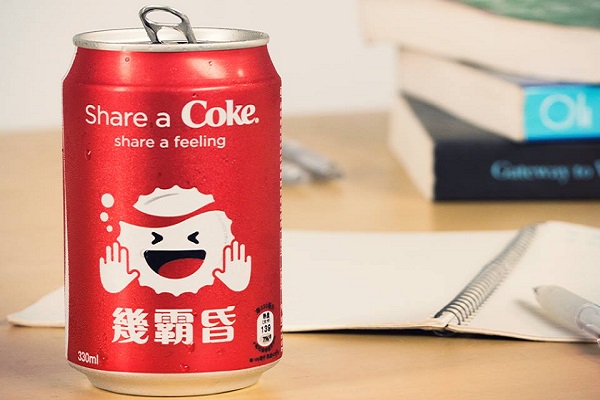 可口可樂在2016年推出的創意「Emoji表情符號瓶」（圖／可口可樂）