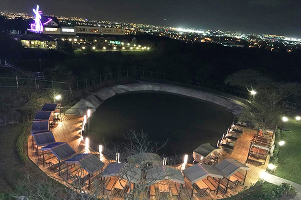 星光隧道造景浪漫必拍  無敵夜景咖啡館新景點