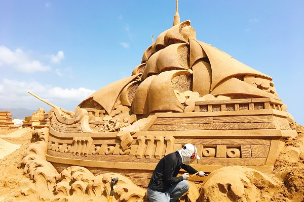 福隆沙雕藝術季於4月21日開跑，預計將有多達76座國內外沙雕創作登場。（圖／交通部觀光局）