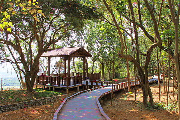 遊客休憩亭與400公尺的外環木棧步道 (圖／茂林國家風景區)