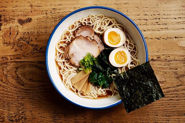 小次郎拉麵湯頭繼稠又純，在此可以品味道經典日式風格的拉麵滋味（圖／Ramen Kojiro）