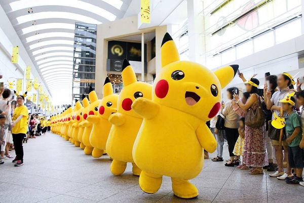 皮卡丘大量發生中已邁入第五年，多達千隻的皮卡丘現身，每年都將有眾多粉絲特地前往日本參加，十分熱門。（圖／2017 Pokemon）