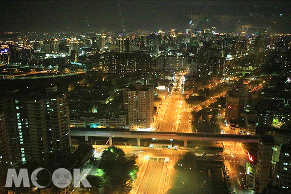 咖啡任務夜景 (圖片提供／cailing.zeng)