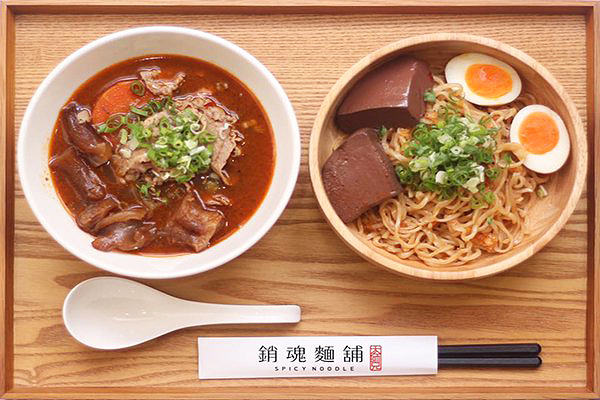 大師兄銷魂麵配上麻辣紅燒牛肉湯 (圖／大師兄銷魂麵舖)