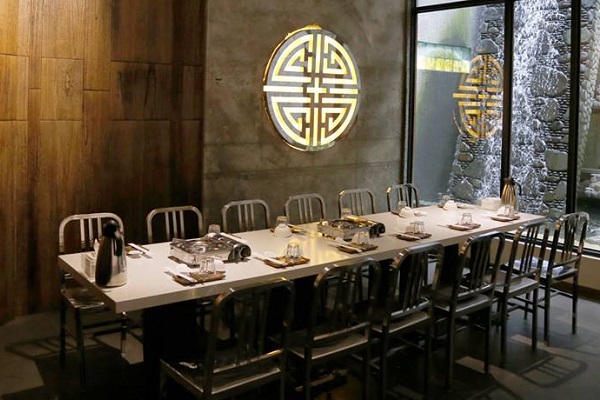 哈摩尼韓食堂的裝潢風格明亮深具氣氛，為社群打卡的知名熱點（圖／哈摩尼韓食堂）
