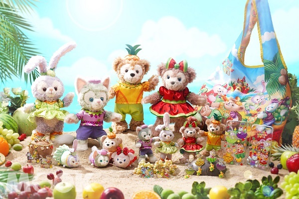 樂園推出超過百款夏日限定商品，包含夏日限定的迪士尼小熊Duffy與好友系列，特別推介香港迪士尼自家設計的雙面Tsum Tsum。(圖／香港迪士尼）