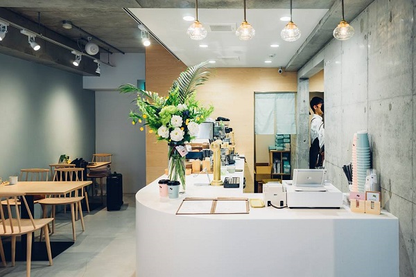 DoMo Café的店內裝潢時髦現代，極具設計感，深受當地日本女性消費者喜愛（圖／DoMo Café）