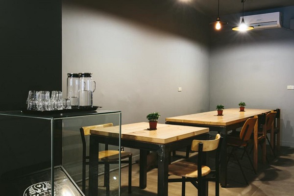 白蓮達咖啡的店內以簡約的裝潢和設計為主。（圖／白蓮達咖啡）