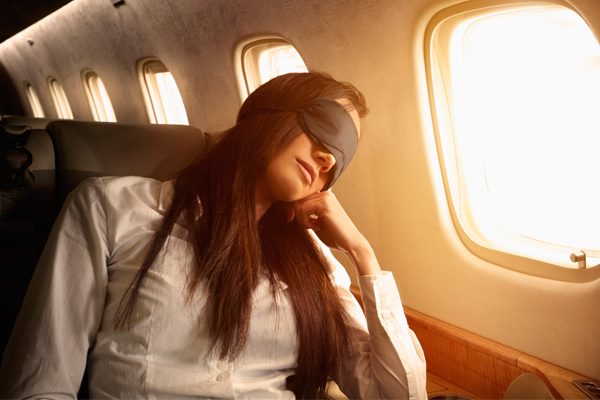 廉價航空特別推出「寧靜艙」，確保旅客能在飛行過程中安心舒適的不被打擾。（圖／huffingtonpost）