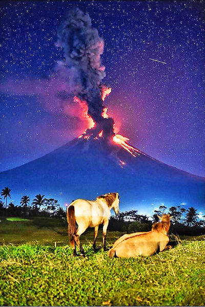 馬榮火山2018年噴發 (圖／Wikipedia)