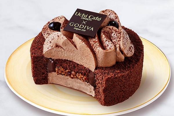 巧克力蛋糕捲利用香濃的巧克力製成口感柔軟的海綿蛋糕，頂上搭配巧克力幕斯與可可粉，多層次風味令人垂涎。（圖／LAWSON）