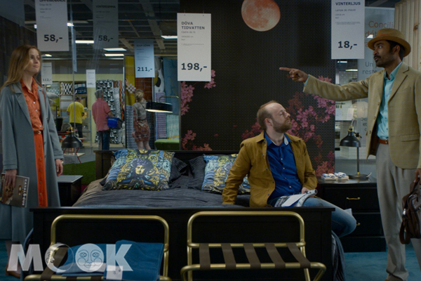 《跟著IKEA衣櫥去旅行》扮家家酒小劇場撩妹技是片中一大亮點。