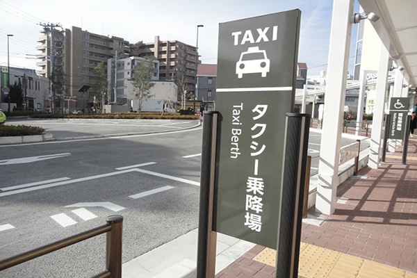 日本計程車要在有計程車圖示的地方坐車
