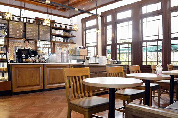 弘前公園前店充滿復古懷舊氛圍 (圖／rocketnews24)