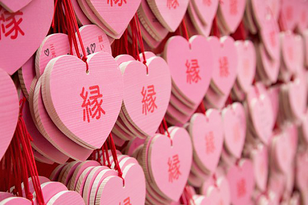三光稲荷神社粉紅色心型的可愛繪馬 (圖／犬山觀光)