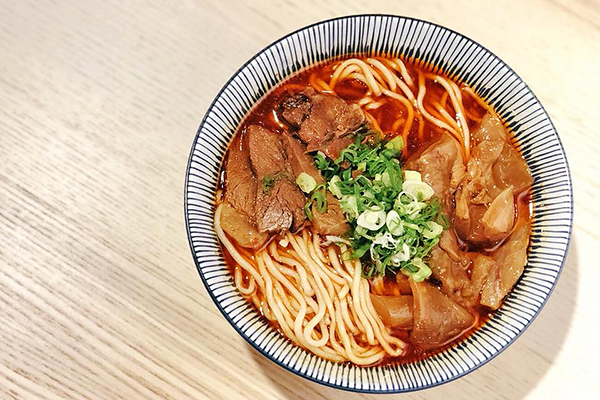 荷理固麵館麻辣牛肉麵 (圖／荷理固麵館)