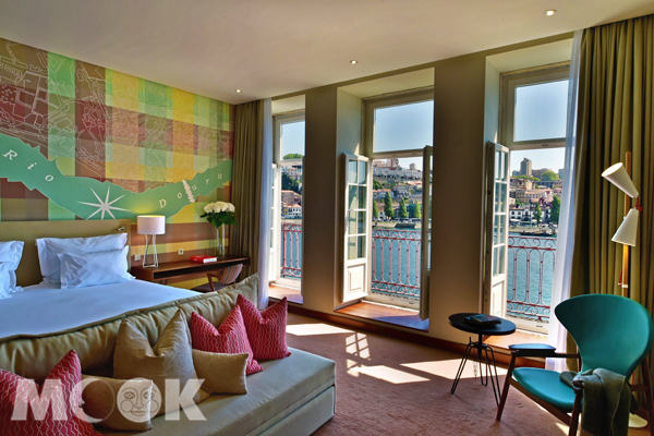 造訪「波爾圖」時，推薦旅客位置絕佳的「波爾圖世界遺產佩斯塔納復古酒店」，旅客在此能輕鬆一覽杜羅河的壯麗景緻。