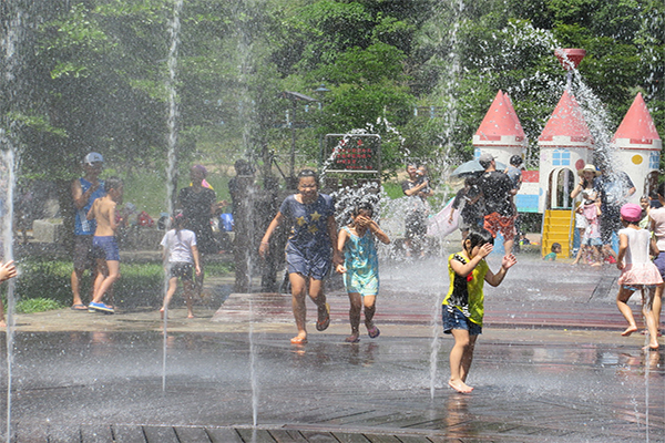 暖暖親水公園內的水舞區於7月7日至8月29日開放 (圖／基隆市政府)