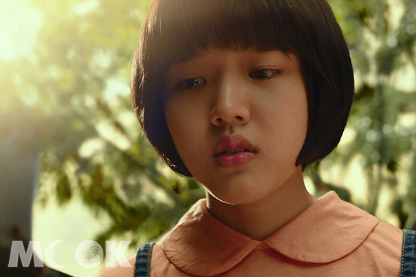 金香起在本片中飾演｢李德春｣，甜美可愛形象被南韓民眾譽為「國民妹妹」，曾獲得百想藝術大賞與大鐘獎的最佳新人女演員獎提名。