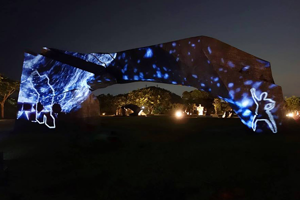 今年的「太極拱門光雕秀」首創互動式光雕投影。