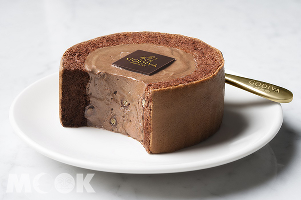 7-ELEVEN與GODIVA聯名推出的「GODIVA黑巧克力慕絲蛋糕」，即日起開放預購。