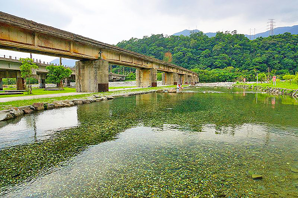 東岳湧泉是近期內相當受歡迎的消暑秘境 (圖／農委會水土保持局)