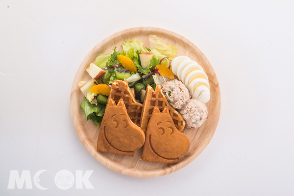 嚕嚕米鮪魚沙拉鬆餅