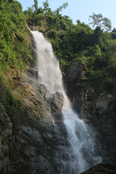 氣勢磅礡的涼山瀑布 (圖／茂林國家風景區)