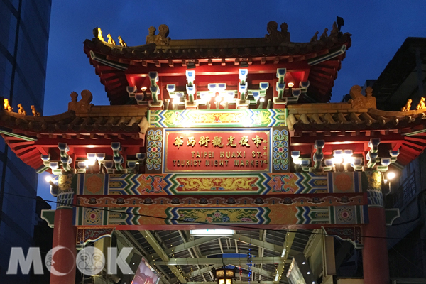 周邊有台灣第一座觀光夜市華西街夜市。(圖/Rhoda)