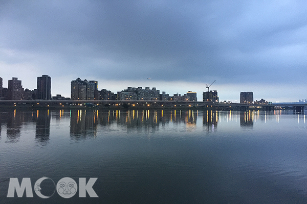 大稻埕碼頭傍晚景色(圖／MOOK景點家嚴沛婕)