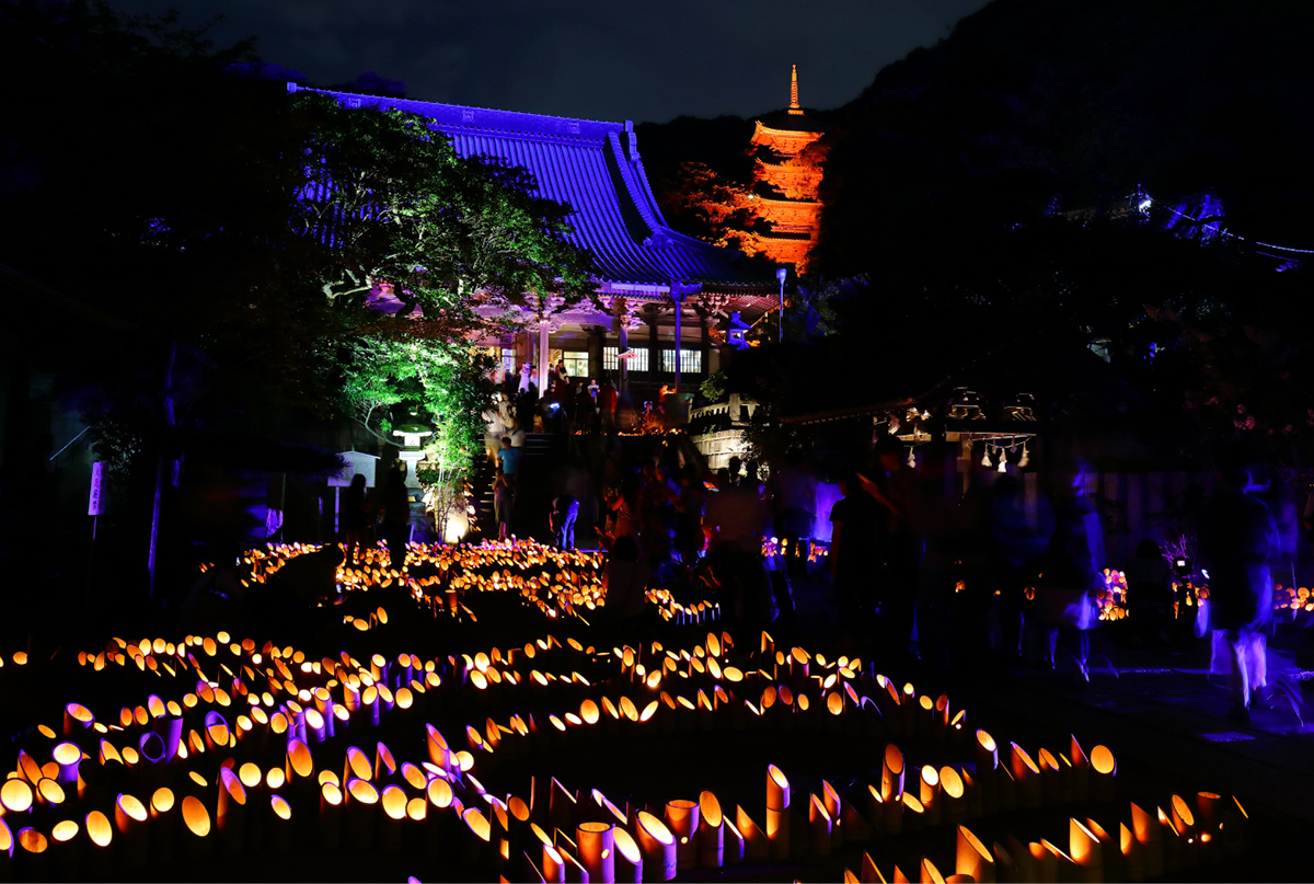 在龍口寺，點亮了5000個竹燈籠，令人驚豔。