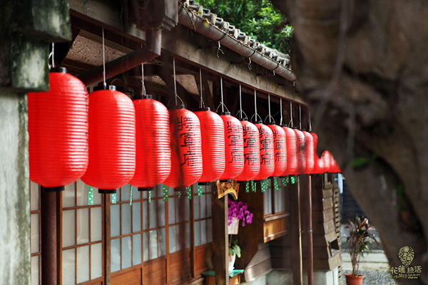 傳統日式建築群帶著濃濃夏日和風風情。（圖／花蓮市公所）