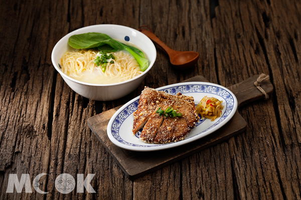 段純貞牛肉麵同時推出最新一季新品「酥炸排骨燉雞湯麵」