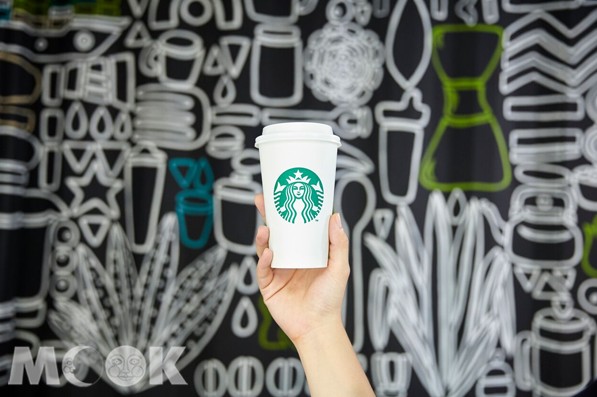 外牆相當適合拿起咖啡飲品拍照打卡。