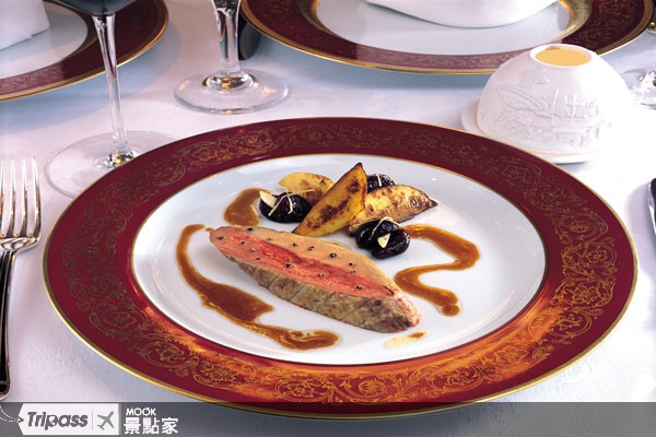 澳門米其林三星Robuchon au Dôme天巢法國餐廳。(圖╱MOOK)