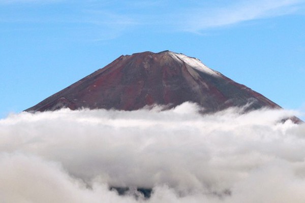 富士山2018年初冠雪比去年早了27天。(圖／静岡県御殿場市)