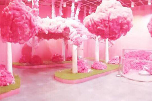 粉紅色的綿花糖，感覺身在雲朵中的夢幻仙境。（圖／The Dessert Museum）
