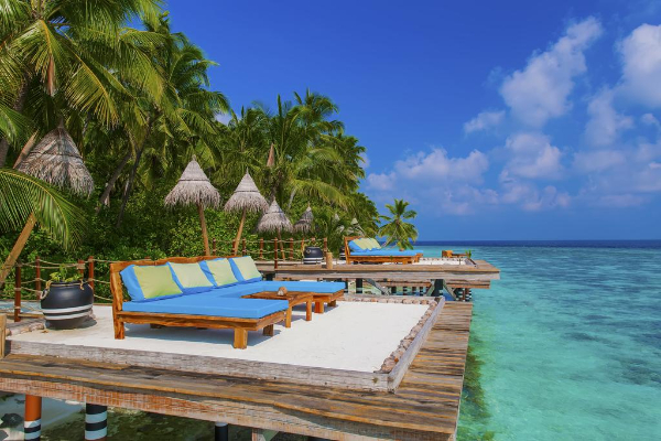 島上提供專門放空、曬日光浴的平台。 (圖／阿阿菲自然天堂酒店)