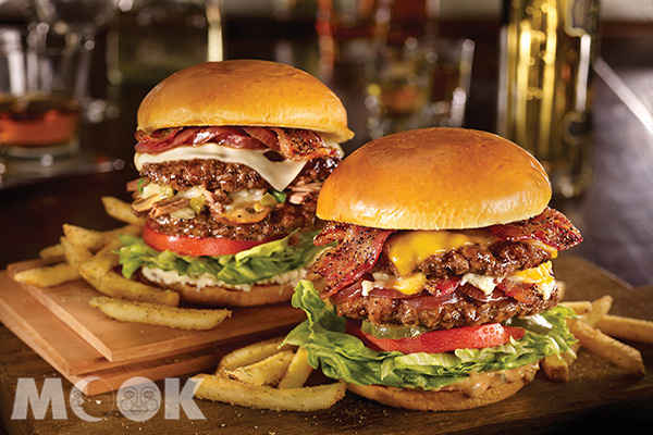 美式餐廳TGI FRIDAYS推出「肚子餓餓日 漢堡買一送一」話題活動，10/22六款漢堡買一送一(圖／TGI FRIDAYS)