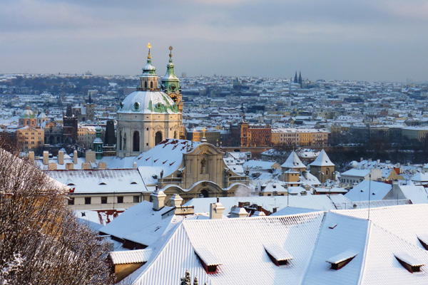 冬天的歐洲，除了靄靄白雪還有聖誕市集與漂亮的聖誕樹。 （圖／布拉格資服處）