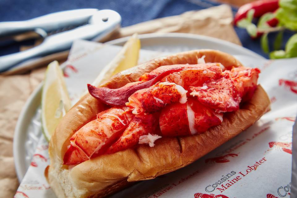 美國排隊名店Cousins Maine Lobster進行全台快閃餐車巡迴，最近一站就在高雄漢神巨蛋(圖／Cousins Maine Lobster)