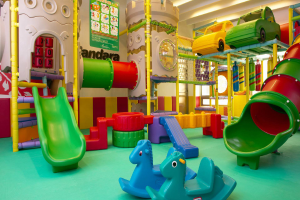 酒店內設有親子遊戲室能讓孩子們玩得盡興且安全。