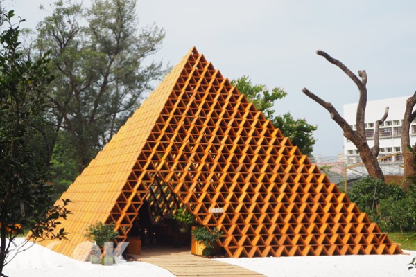 台開積木館以積木形式的木構造作為展覽概念。