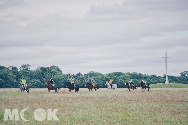公園內有許多馬場及馬球俱樂部，也能看到有人騎馬於公園內草原上。 (圖／MOOK景點家莫菲)
