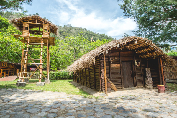 泰雅渡假村園內的原住民建築文化。