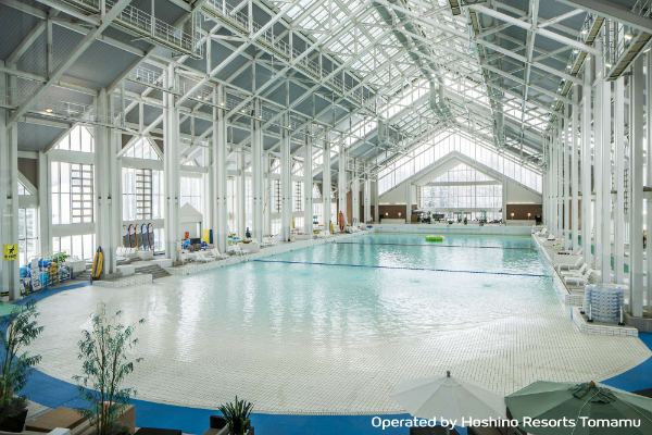 渡假村內的泳池，讓旅人們除了滑雪外也能享受室內泳池樂趣。 (圖／CLUB MED)