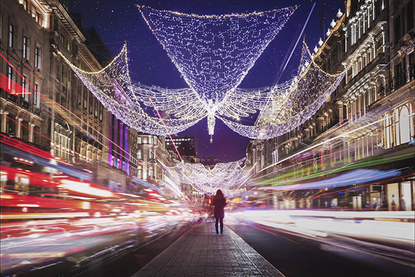 每年聖誕節倫敦的攝政街都會超美的魔幻燈飾。 (圖／Visit London)