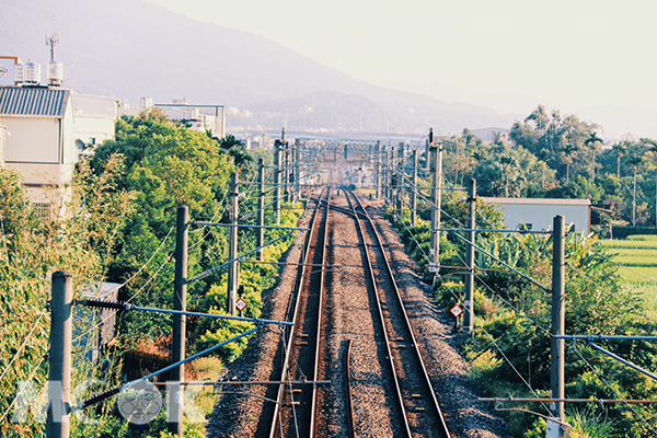 銅鑼鄉的鐵道一景。