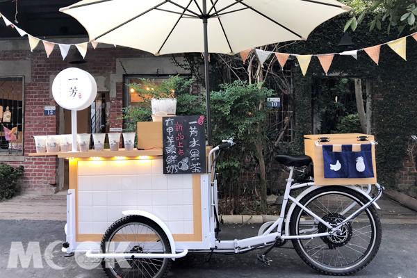 一芳「週末文青攤車」芋頭大使快閃現身台中市區 (圖／一芳水果茶，以下同)